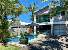 The Palm - Beachside Home with Heated Pool & Cinema